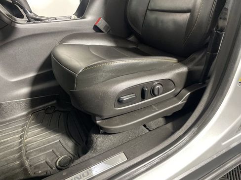 Used 2019 Chevrolet Equinox Premier AWD/4WD image 11