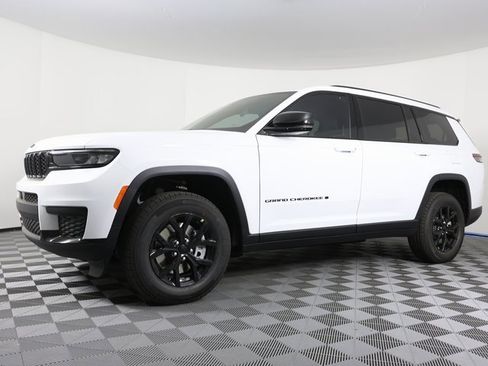 Used 2025 Jeep Grand Cherokee L Altitude image 1