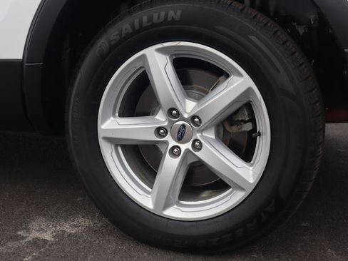 Used 2017 Ford Explorer XLT image 24