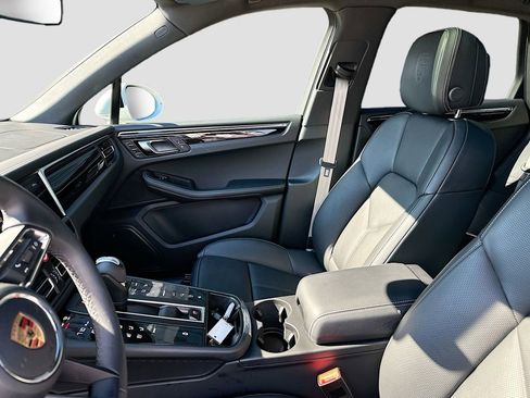 Certified 2026 Porsche Macan AWD/4WD image 26