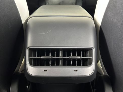 Used 2022 Tesla Model Y Performance AWD/4WD image 32