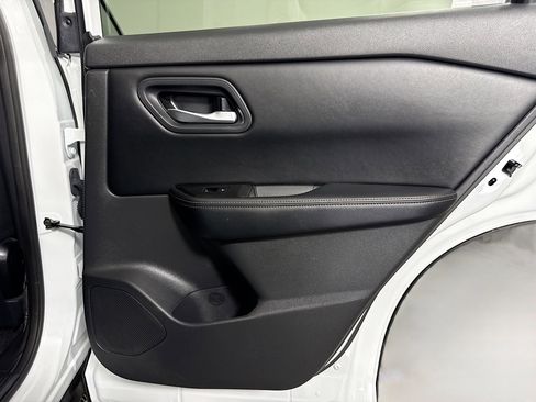 Used 2025 Nissan Rogue SV FWD image 28