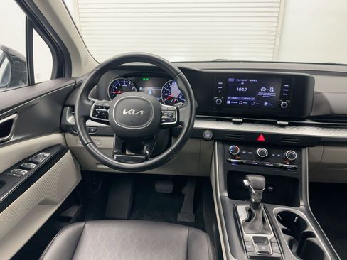 Used 2022 Kia Carnival LX image 25