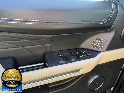 Used 2022 Ford Expedition Platinum image 8