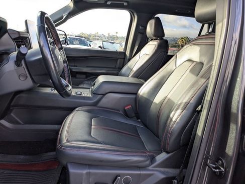Used 2023 Ford Expedition Limited image 13