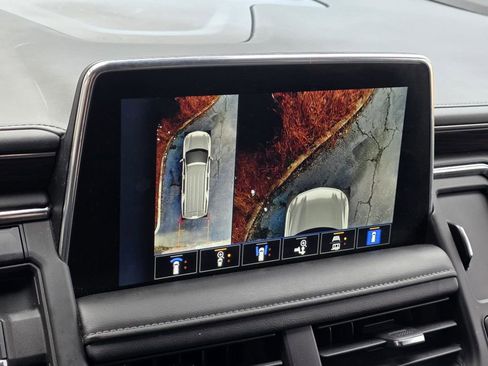 Used 2023 Chevrolet Suburban LT w/ Luxury Package image 18