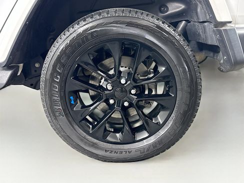 Used 2023 Jeep Wrangler Sahara w/ Cold Weather Group image 11