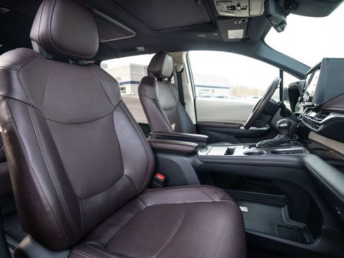 Used 2021 Toyota Sienna Platinum image 17