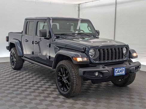 Used 2025 Jeep Gladiator Sport AWD/4WD image 8