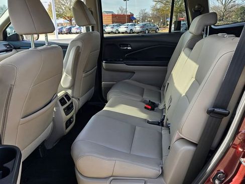 Used 2019 Honda Pilot Touring image 6