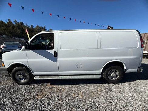 Used 2019 Chevrolet Express 2500 w/ Driver Convenience Package RWD image 7