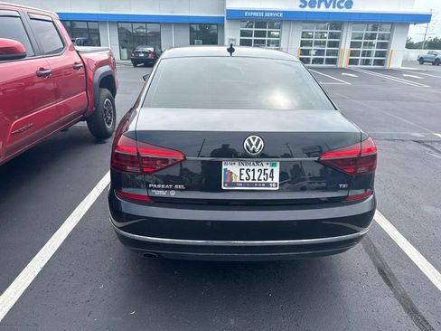Used 2017 Volkswagen Passat 1.8T SEL Premium FWD image 9