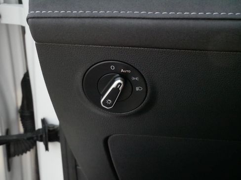 Certified 2025 Volkswagen Taos SE AWD/4WD image 27