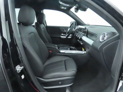 Certified 2025 Mercedes-Benz GLB 250 image 20