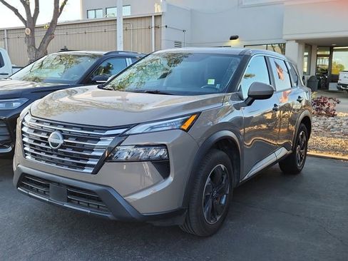 Certified 2025 Nissan Rogue SV image 3