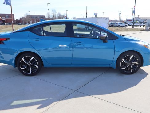 Used 2025 Nissan Versa SR w/ Trunk Package image 4