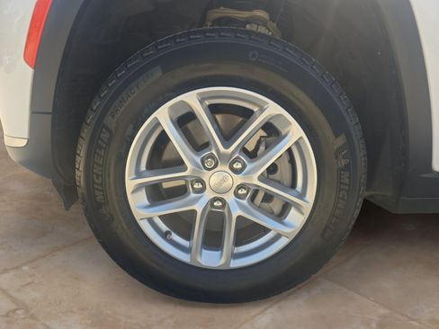 Used 2023 Jeep Grand Cherokee L Laredo AWD/4WD image 27