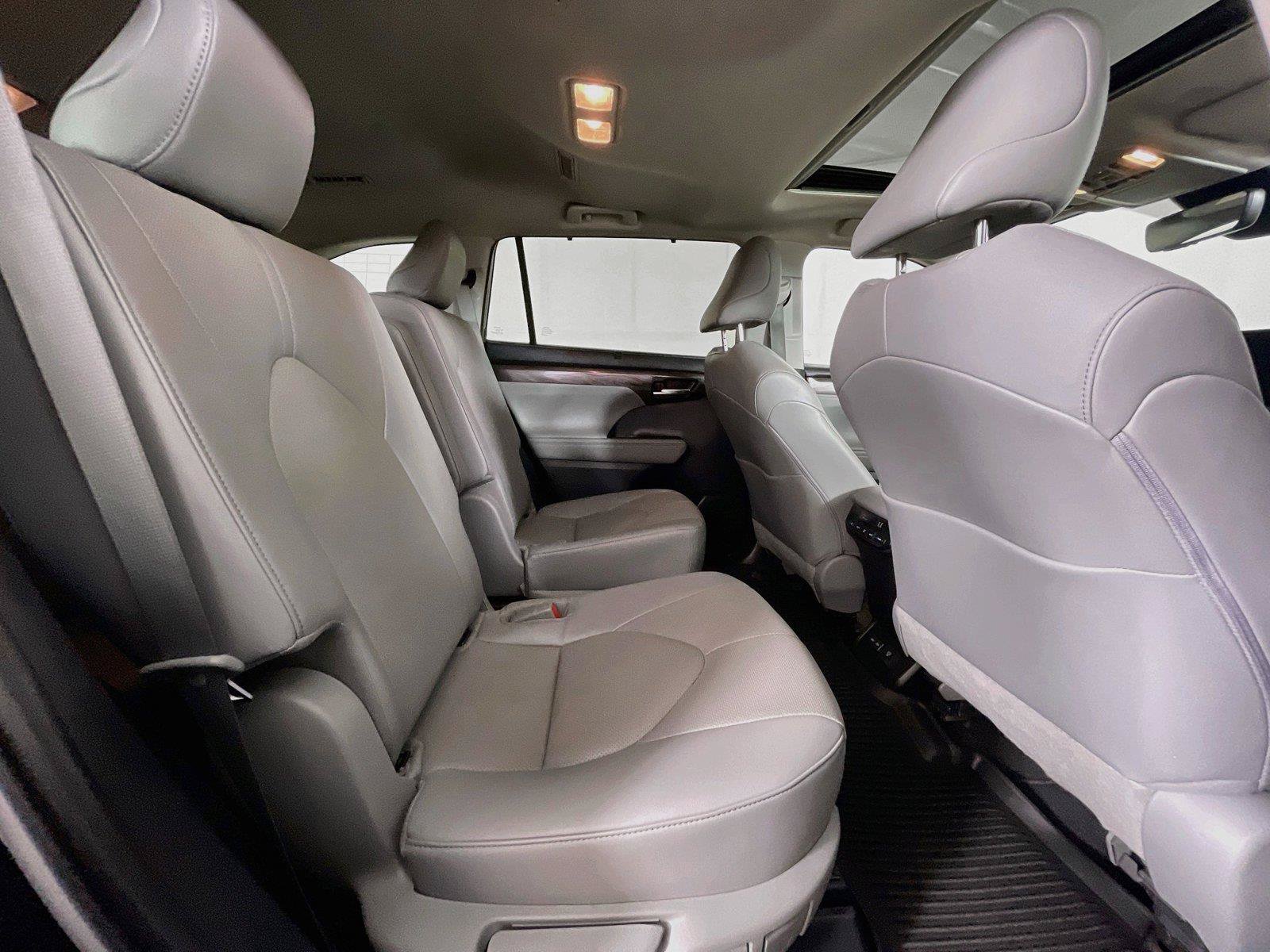 Used 2023 Toyota Highlander Limited AWD/4WD image 31