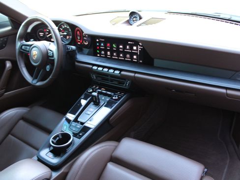 Certified 2022 Porsche 911 Carrera GTS image 25