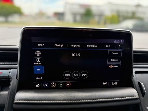 Used 2021 GMC Yukon SLT w/ SLT Premium Package image 18