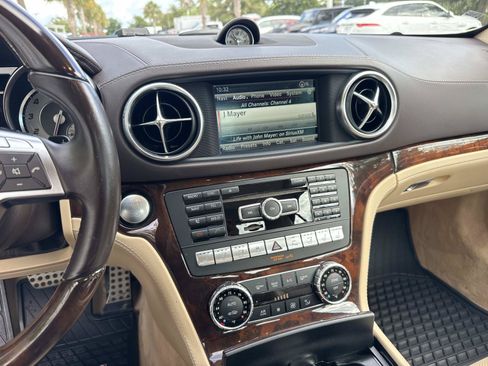 Used 2015 Mercedes-Benz SL 550 image 18