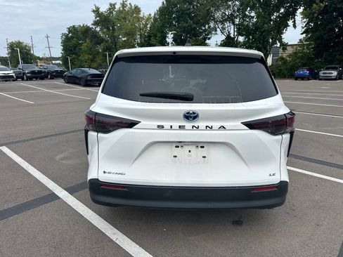Used 2025 Toyota Sienna LE AWD/4WD image 6