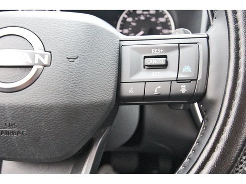 Used 2025 Nissan Rogue SV FWD image 14