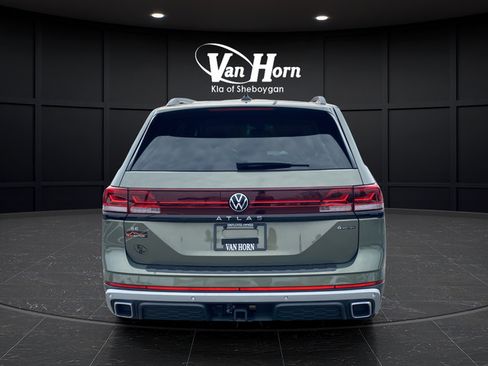 Used 2024 Volkswagen Atlas Peak Edition SE AWD/4WD image 6