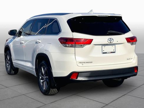 Used 2018 Toyota Highlander XLE w/ Carpet Mat Package (TMS) AWD/4WD image 12