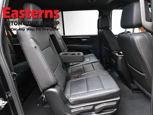 Used 2025 Chevrolet Suburban Z71 image 24