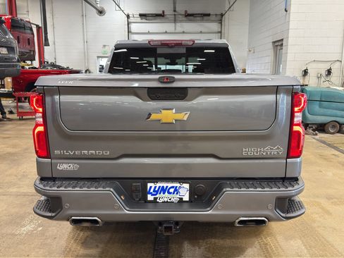 Used 2021 Chevrolet Silverado 1500 High Country w/ Technology Package image 3