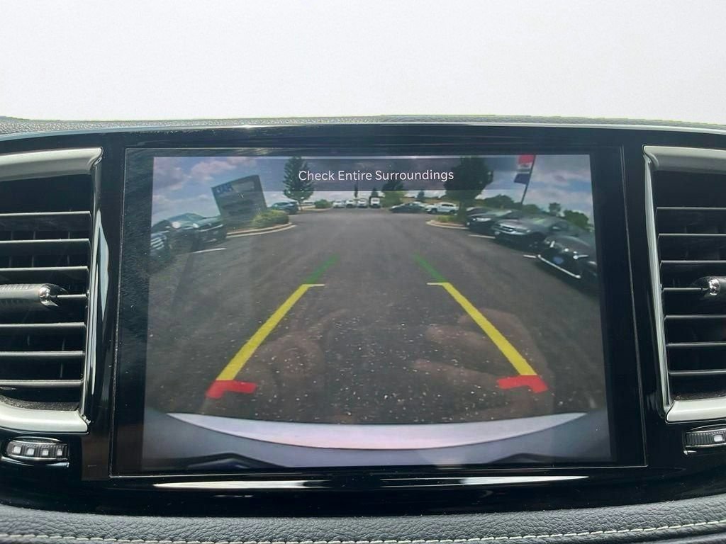Used 2023 Chrysler Pacifica Touring-L FWD image 18