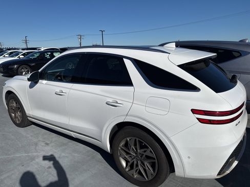 Used 2022 Genesis GV70 2.5T w/ Advanced Package image 6