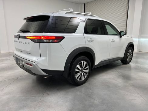 Used 2025 Nissan Pathfinder SL AWD/4WD image 9