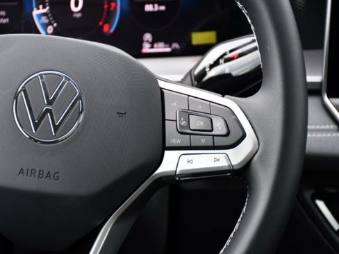 New 2025 Volkswagen Tiguan SE image 24