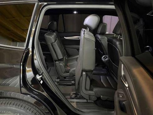 Used 2024 Cadillac XT6 Luxury w/ LPO, Floor Liner Package AWD/4WD image 22