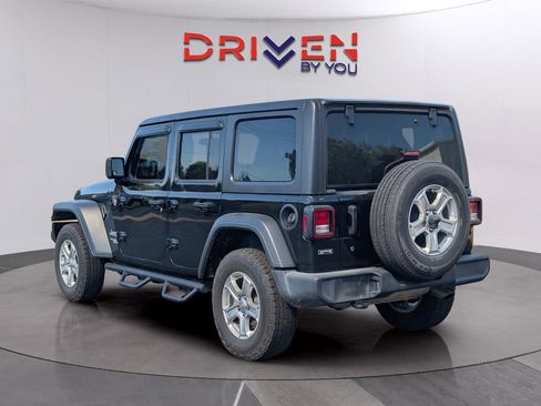Used 2018 Jeep Wrangler Unlimited Sport S image 3