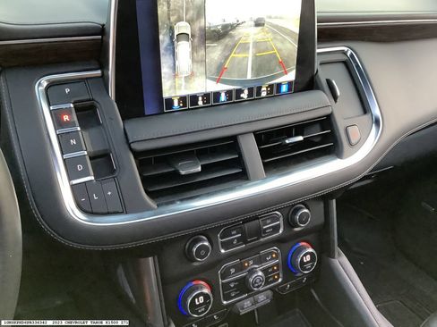 Used 2023 Chevrolet Tahoe Z71 w/ Luxury Package AWD/4WD image 10