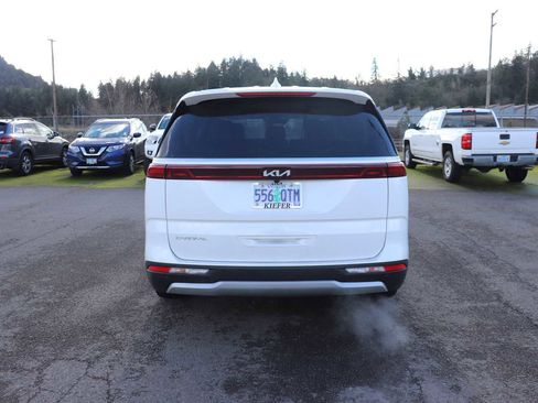Used 2024 Kia Carnival LX image 6