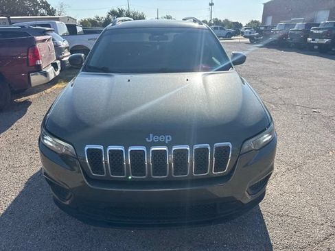 Used 2020 Jeep Cherokee Latitude FWD image 2