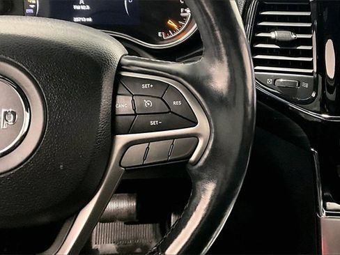 Used 2020 Jeep Grand Cherokee Altitude image 12