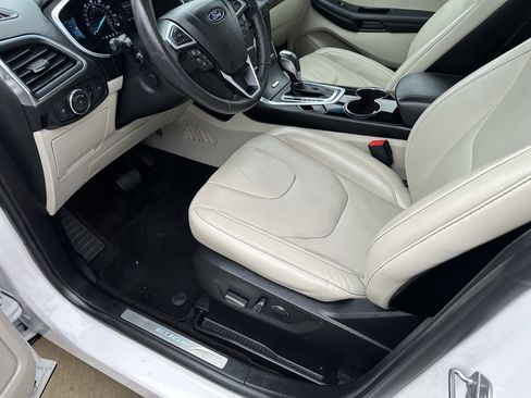 Used 2018 Ford Edge Titanium w/ Equipment Group 302A AWD/4WD image 13