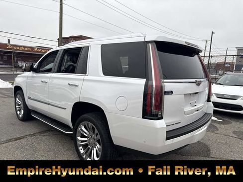 Used 2020 Cadillac Escalade Luxury w/ LPO, Radiant Package image 9