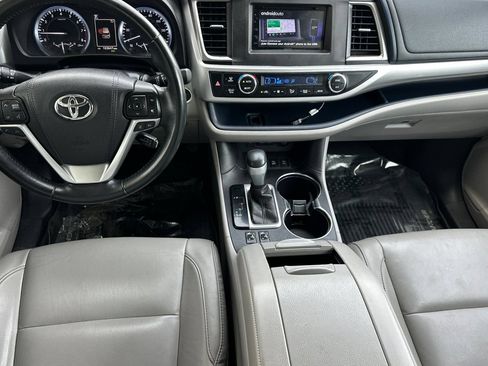 Used 2017 Toyota Highlander XLE AWD/4WD image 10