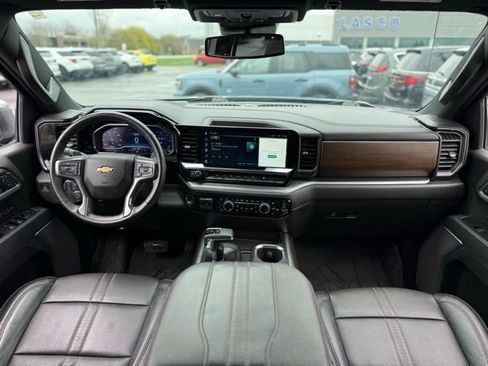 Used 2025 Chevrolet Silverado 1500 High Country image 2