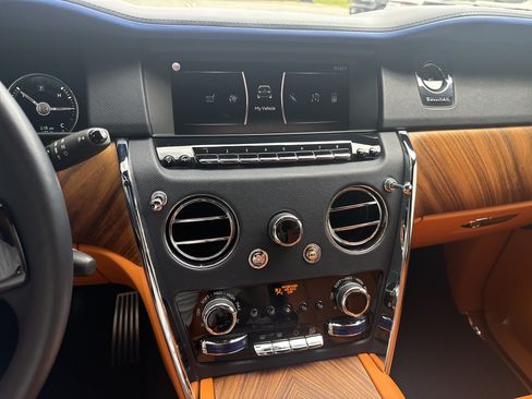 Certified 2021 Rolls-Royce Cullinan AWD/4WD image 17