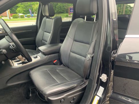 Used 2016 Jeep Grand Cherokee Limited w/ Luxury Group II AWD/4WD image 12