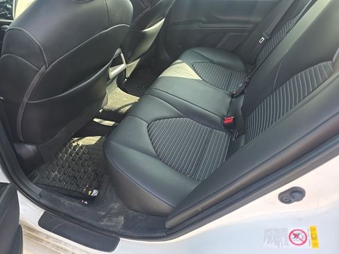 Used 2019 Toyota Camry SE FWD image 11