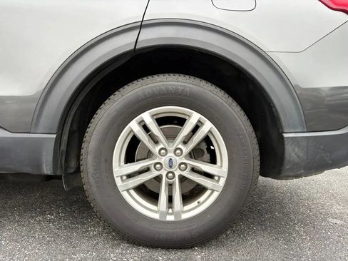 Used 2020 Ford Explorer XLT w/ Equipment Group 202A AWD/4WD image 28