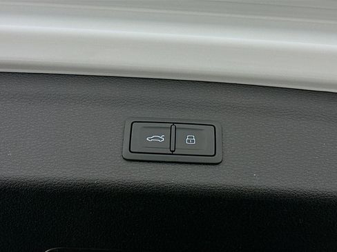 Used 2024 Audi Q3 2.0T Premium image 31